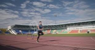 东契奇成为湖人队史第三位连续两场拿35分+10助攻的球员